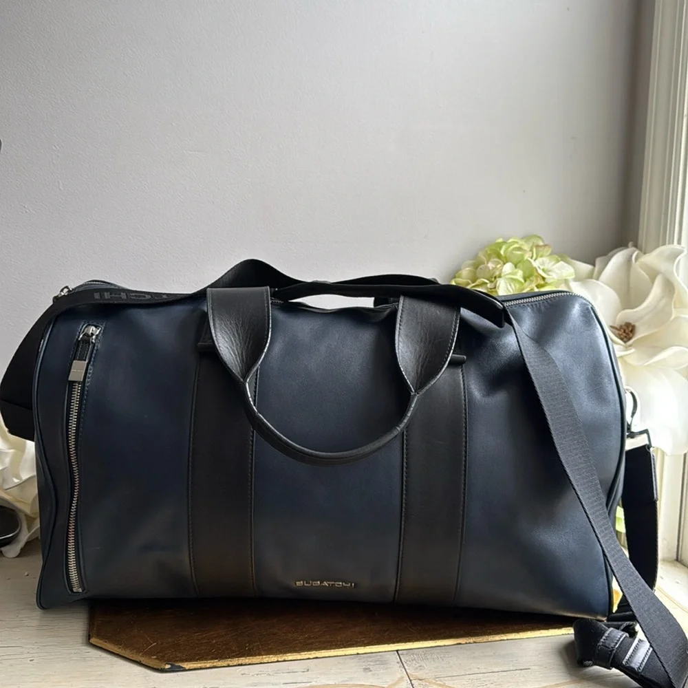 Bugatchi Leather Weekender Duffel Bag in Navy and Black Leather